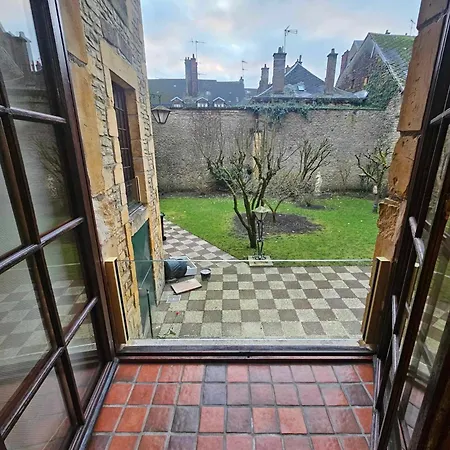 Le Temps Suspendu Sedan