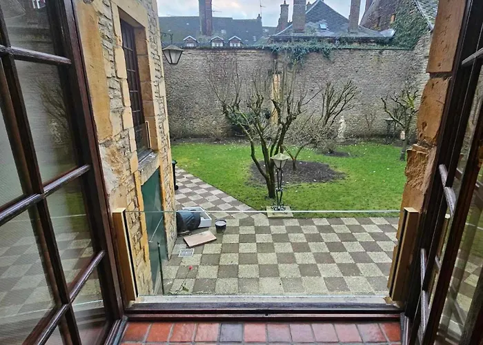 Le Temps Suspendu Sedan